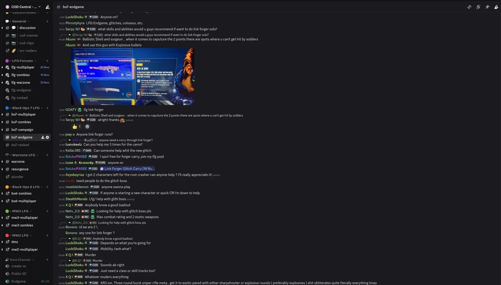 COD Central #bo7-endgame channel with players discussing Glitch Fracture strategies, builds, and Combat Rating tips
