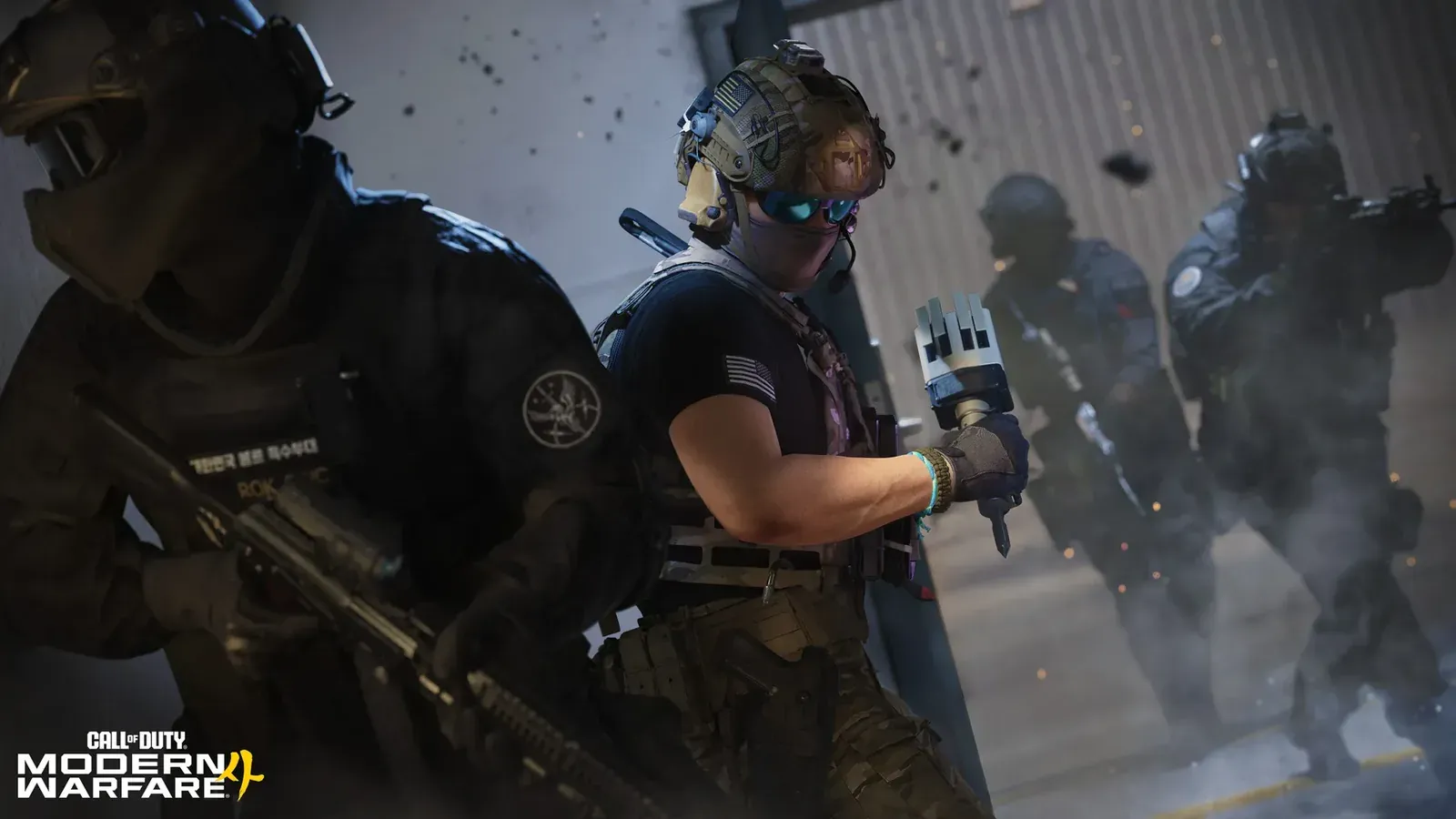 Operators fighting over the Data Spike in the new MW4 Hijack mode